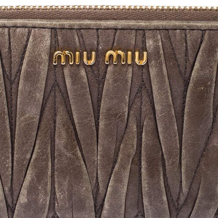 Pre Owned Miu Miu Dark Beige Matelassé Leather Continental Zip Wallet
