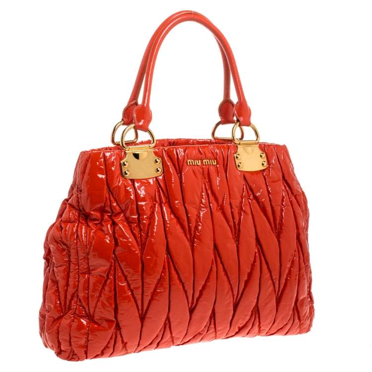 Pre Owned Miu Miu Coral Textured Patent Leather Tote 