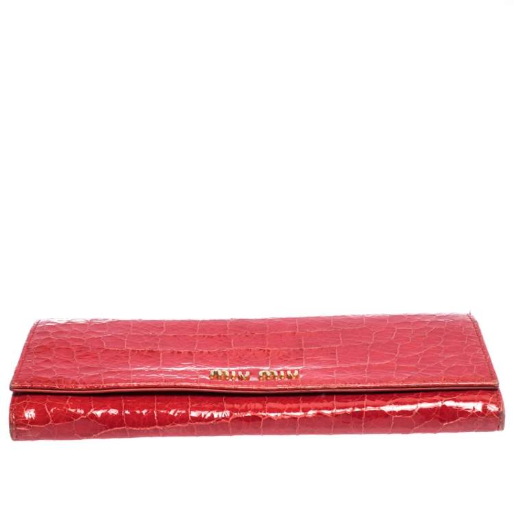 Pre Owned Miu Miu Red Crocodile Effect Patent Leather Flap Continental Wallet