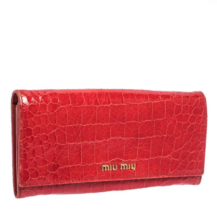 Pre Owned Miu Miu Red Crocodile Effect Patent Leather Flap Continental Wallet