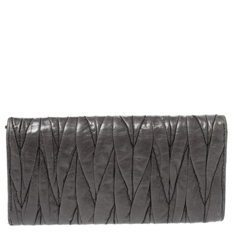 Pre Owned Miu Miu Grey Matelassé Leather Flap Continental Wallet