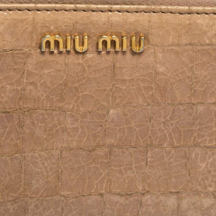 Pre Owned Miu Miu Beige Croc Embossed Crackled Leather Zip Around Wallet