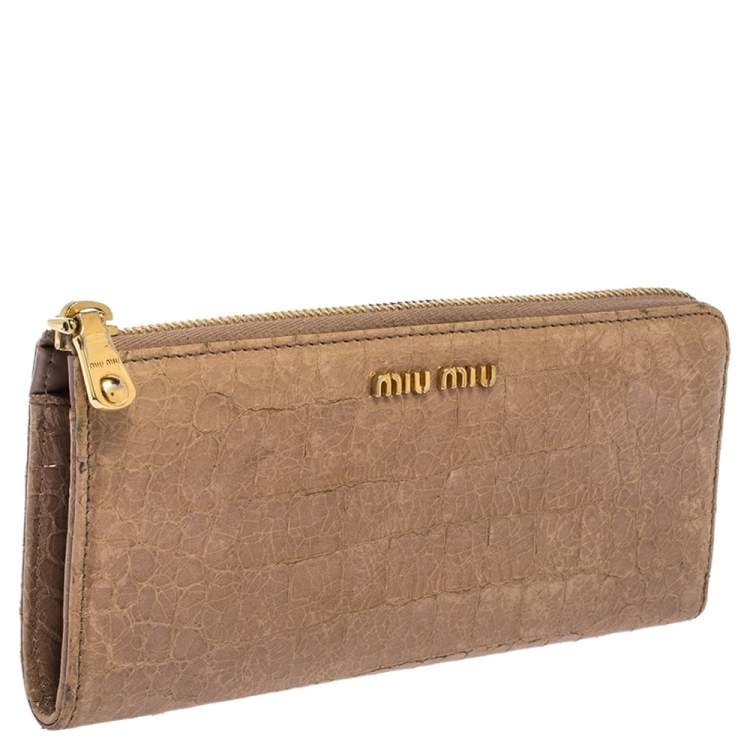 Pre Owned Miu Miu Beige Croc Embossed Crackled Leather Zip Around Wallet