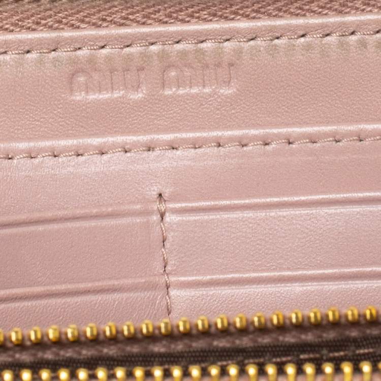 Pre Owned Miu Miu Beige Croc Embossed Patent Leather Zip Around Wallet