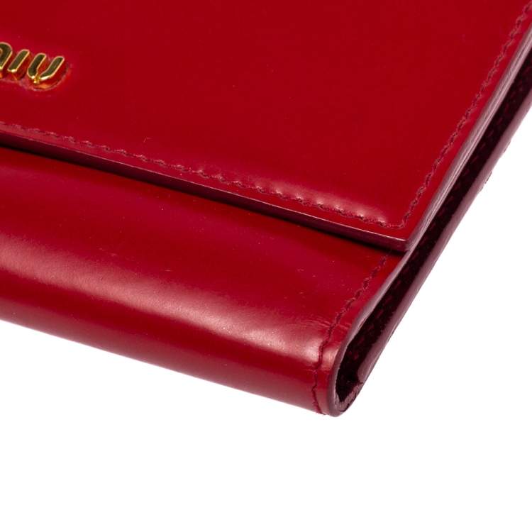 مملوكة مسبقًا Miu Miu Red Patent Leather Trifold Wallet