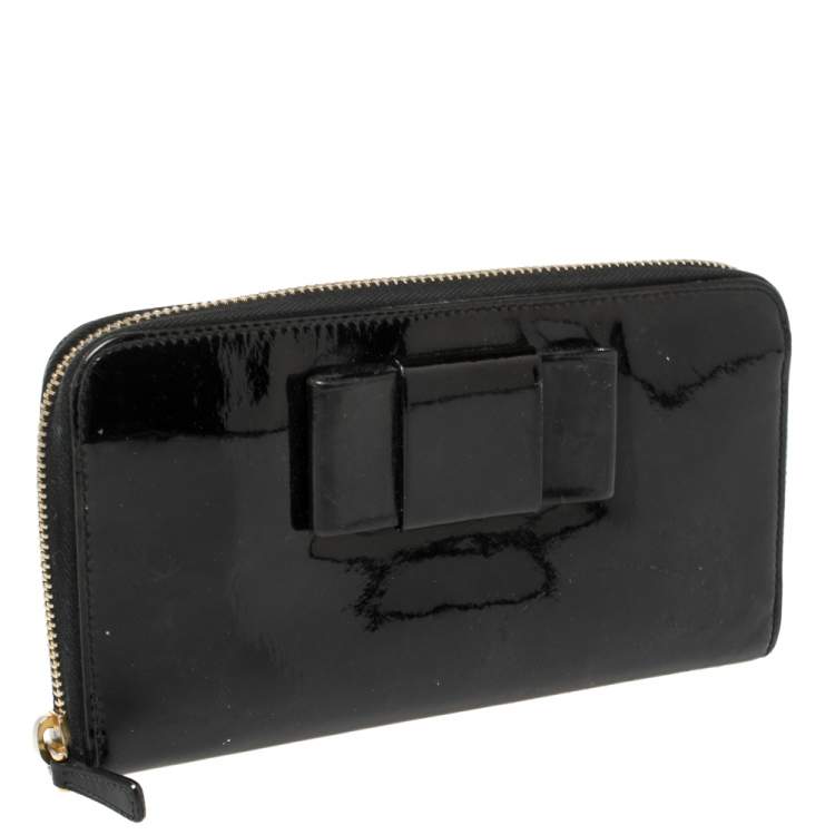 Pre Owned Miu Miu Black Patent Leather Bow Zip Around Wallet