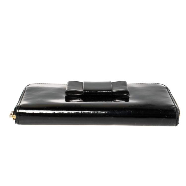 Pre Owned Miu Miu Black Patent Leather Bow Zip Around Wallet
