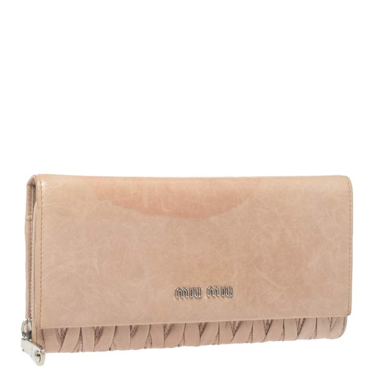 Pre Owned Miu Miu Beige Matelassé Leather Continental Wallet