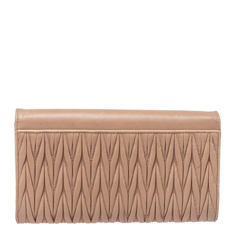 Pre Owned Miu Miu Beige Matelassé Leather Flap Clutch 