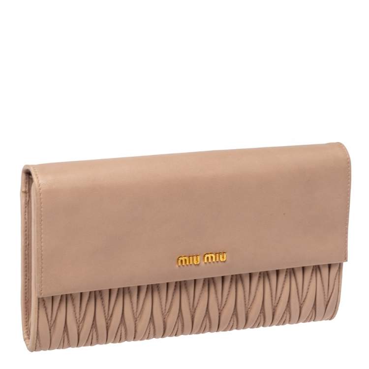 Pre Owned Miu Miu Beige Matelassé Leather Flap Clutch 