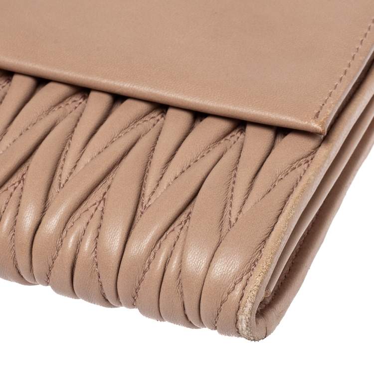 Pre Owned Miu Miu Beige Matelassé Leather Flap Clutch 