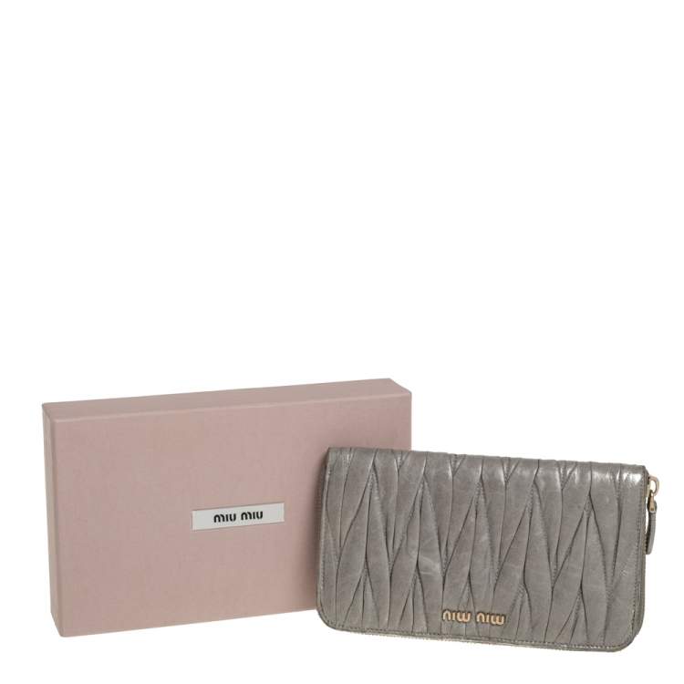 Pre Owned Miu Miu Avocado Green Matelassé Leather Zip Around Wallet
