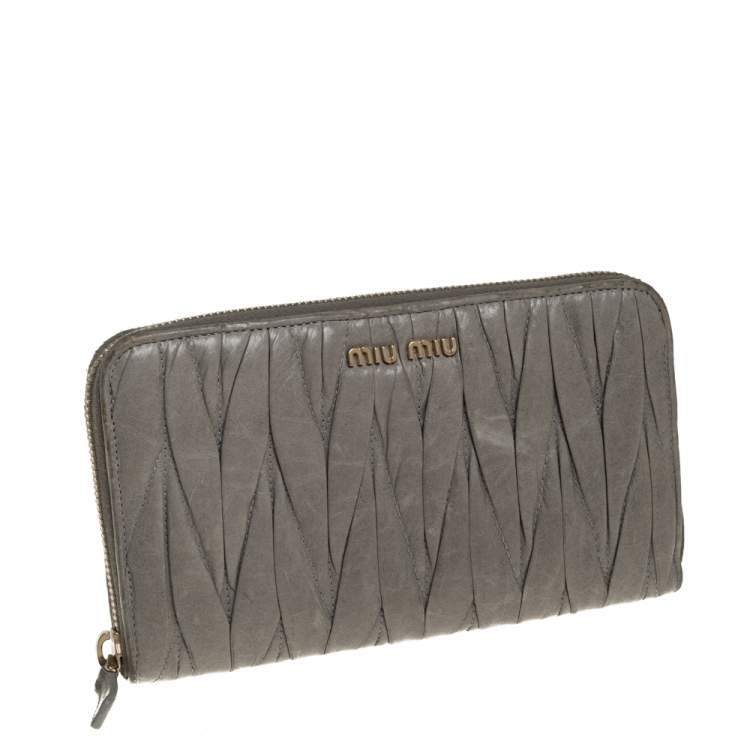 Pre Owned Miu Miu Avocado Green Matelassé Leather Zip Around Wallet