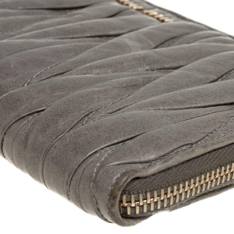 Pre Owned Miu Miu Avocado Green Matelassé Leather Zip Around Wallet