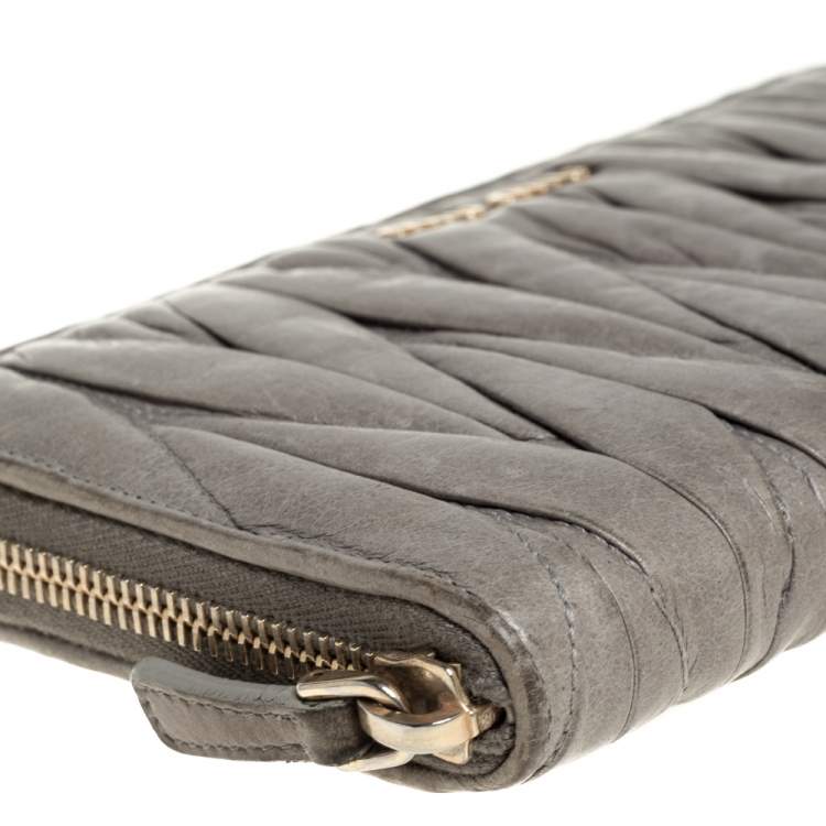 Pre Owned Miu Miu Avocado Green Matelassé Leather Zip Around Wallet