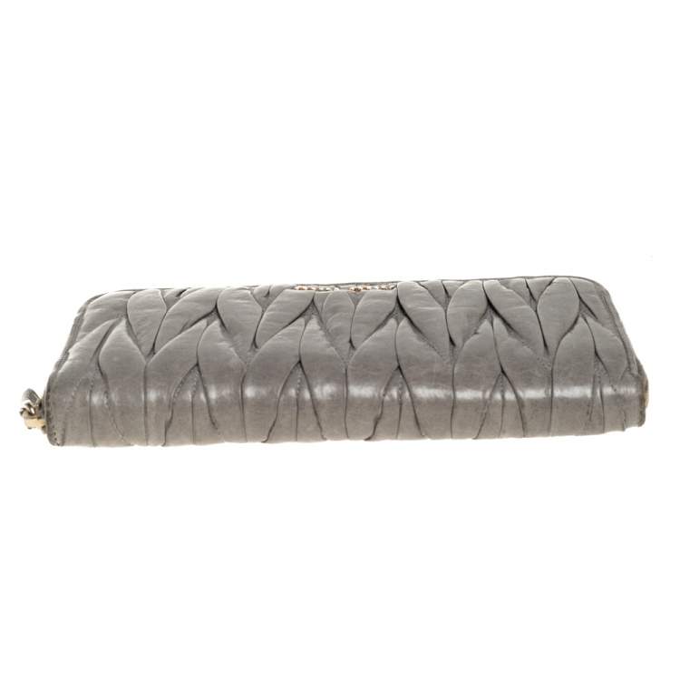 Pre Owned Miu Miu Avocado Green Matelassé Leather Zip Around Wallet