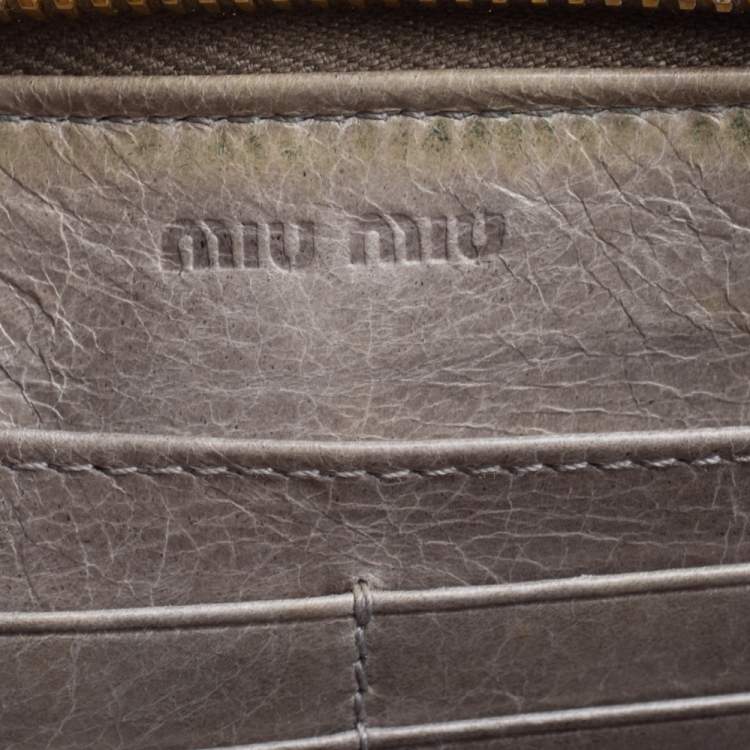 Pre Owned Miu Miu Avocado Green Matelassé Leather Zip Around Wallet