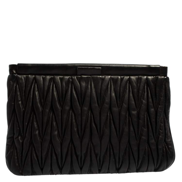 Pre Owned Miu Miu Black Matelasse Leather Clutch