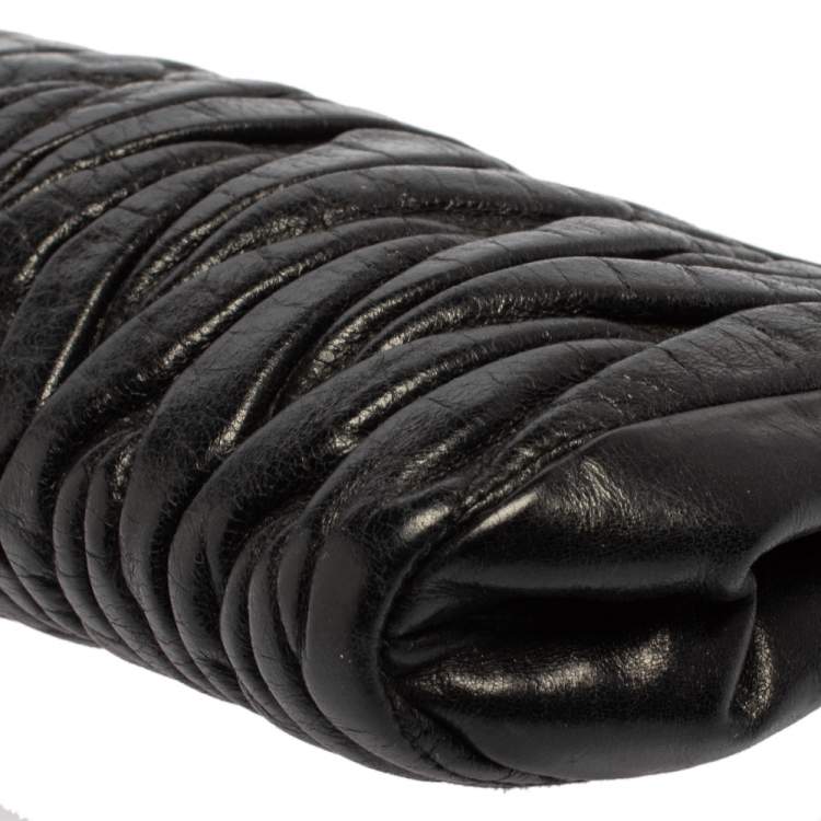 Pre Owned Miu Miu Black Matelassé Leather Clutch