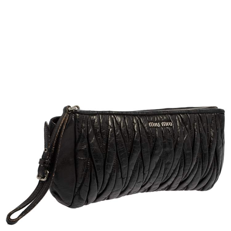 Pre Owned Miu Miu Black Matelassé Leather Clutch
