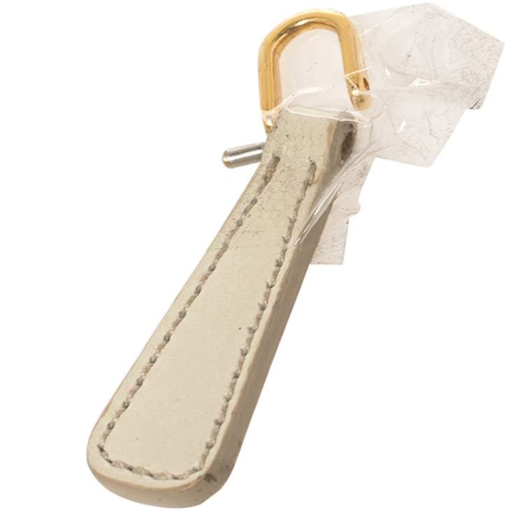 Pre Owned Miu Miu Off White Matelassé Leather Coffer Hobo