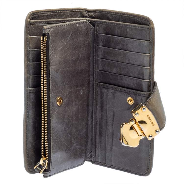 Pre Owned Miu Miu Grey Matelassé Leather Clasp Lock Wallet