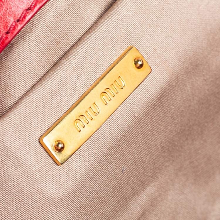 Pre Owned Miu Miu Ruby Leather Push Lock Clutch 
