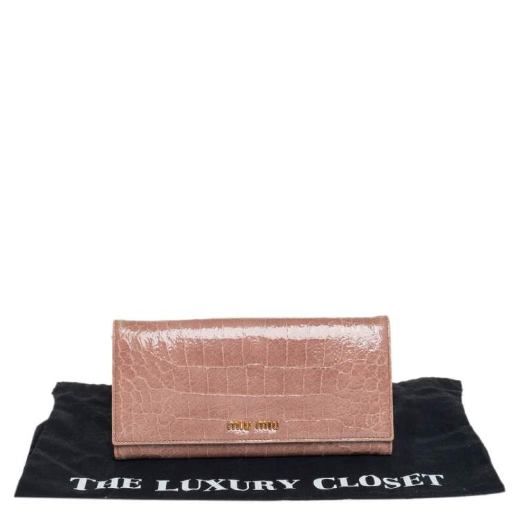 Pre Owned Miu Miu Beige Croc Embossed Patent Leather Flap Continental Wallet