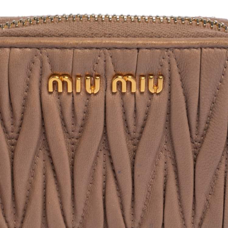 Pre Owned Miu Miu Dusty Pink Matelassé Leather Zip Around Compact Wallet