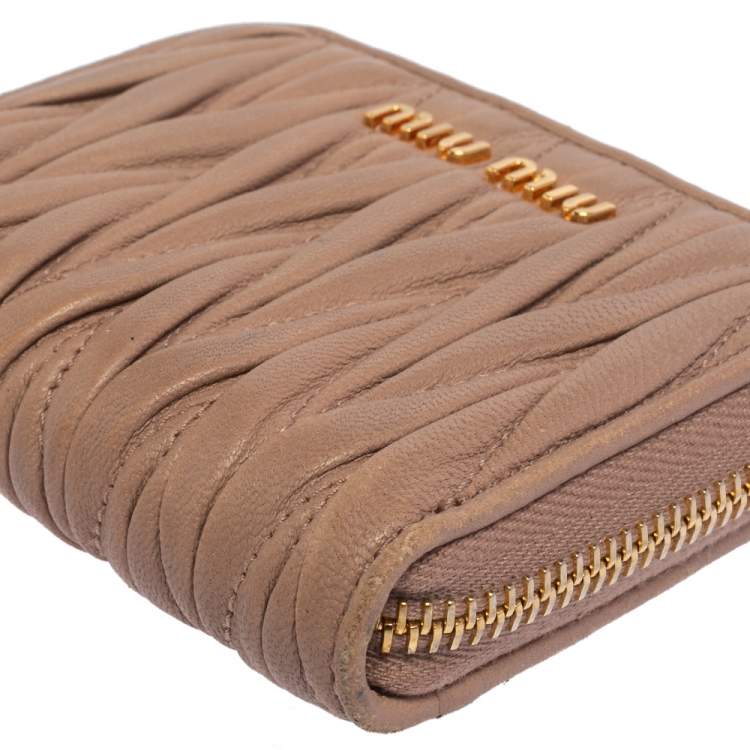 Pre Owned Miu Miu Dusty Pink Matelassé Leather Zip Around Compact Wallet