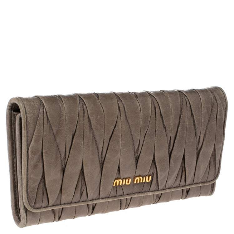 Pre Owned Miu Miu Grey Matelassé Leather Continental Wallet