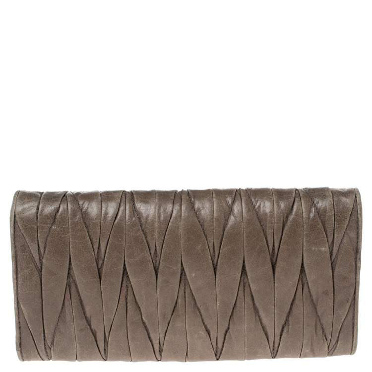 Pre Owned Miu Miu Grey Matelassé Leather Continental Wallet
