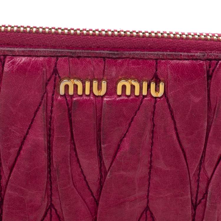 Pre Owned Miu Miu Pink Leather Matelassé Zip Around Wallet
