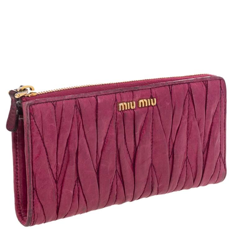 Pre Owned Miu Miu Pink Leather Matelassé Zip Around Wallet