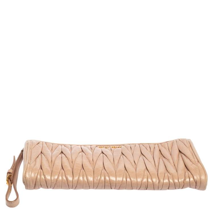 Pre Owned Miu Miu Beige Matelasse Lux Leather Zip Wristlet Clutch