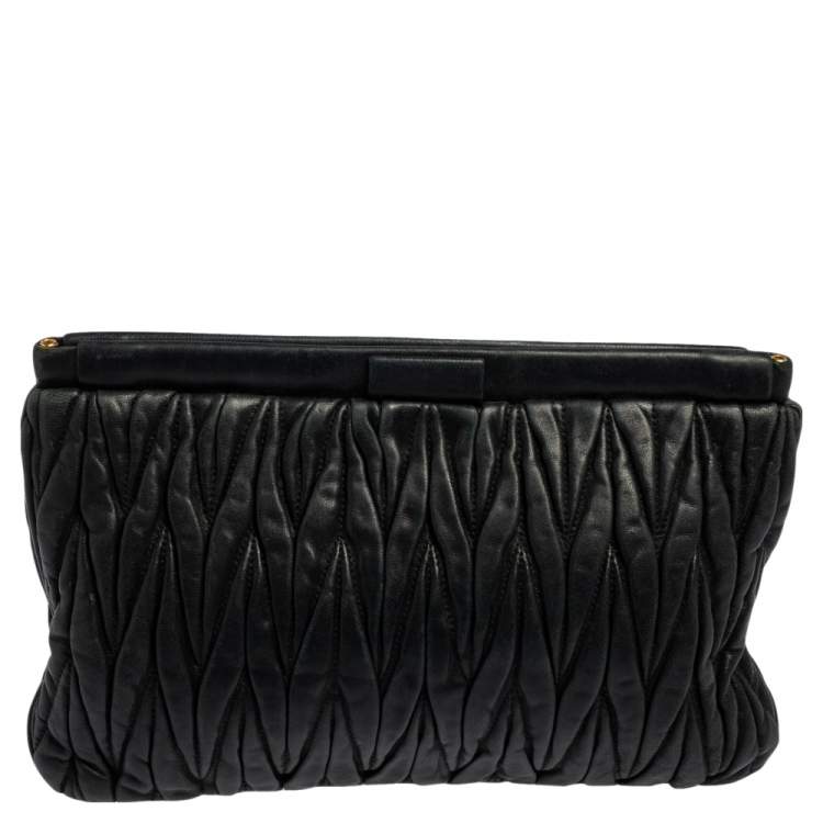 Pre Owned Miu Miu Black Matelasse Leather Clutch