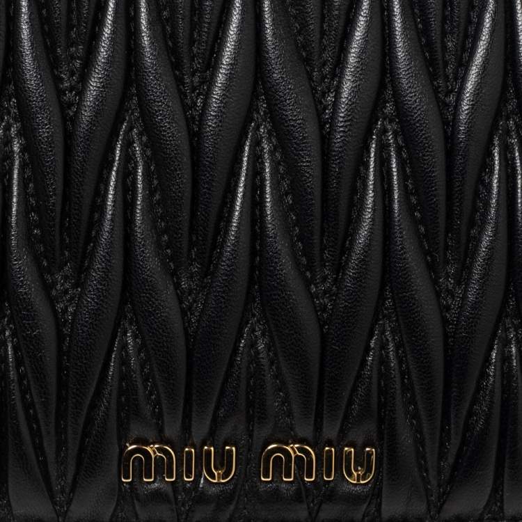مملوكة مسبقًا Miu Miu Black Matelassé Leather Zipper Wallet