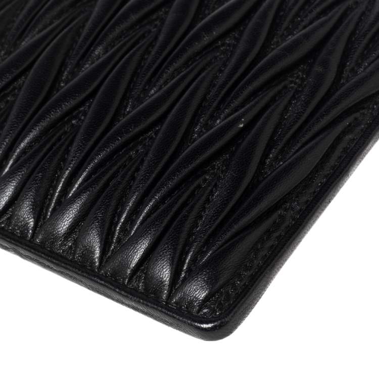 مملوكة مسبقًا Miu Miu Black Matelassé Leather Zipper Wallet