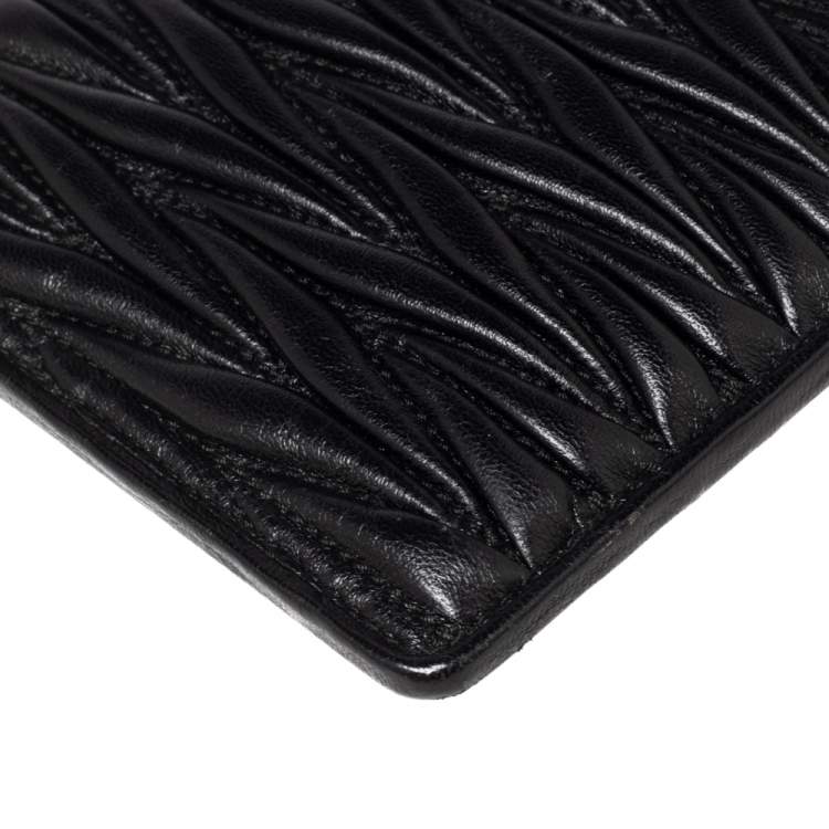 مملوكة مسبقًا Miu Miu Black Matelassé Leather Zipper Wallet