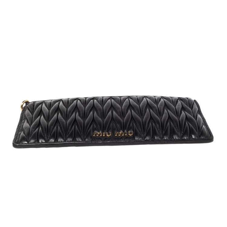 مملوكة مسبقًا Miu Miu Black Matelassé Leather Zipper Wallet