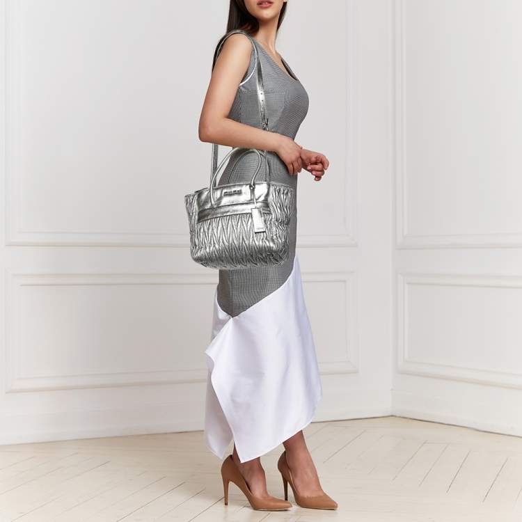 Pre Owned Miu Miu Silver Matelassé Leather Tote