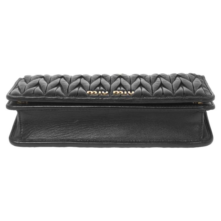 Pre Owned Miu Miu Black Matelassé Leather Chain Clutch