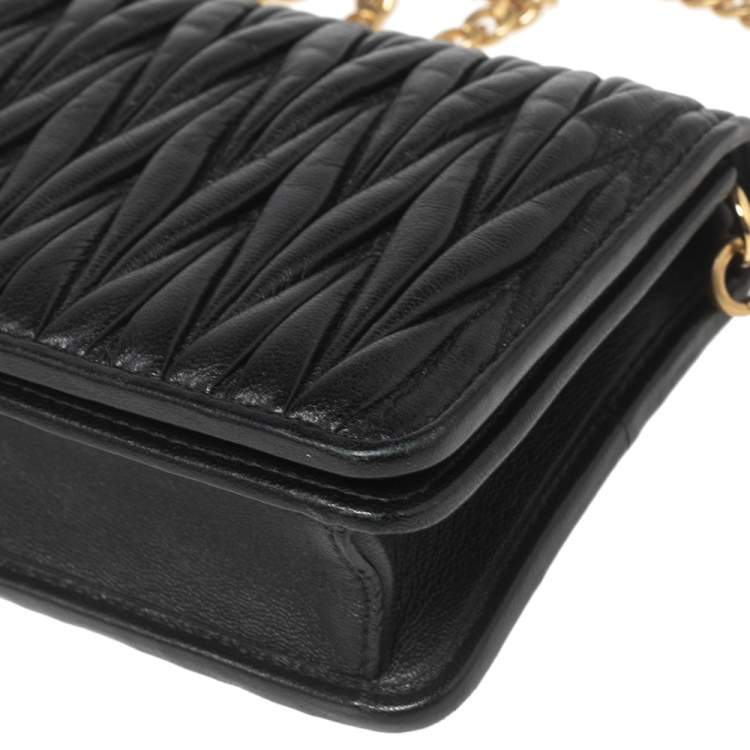 Pre Owned Miu Miu Black Matelassé Leather Chain Clutch