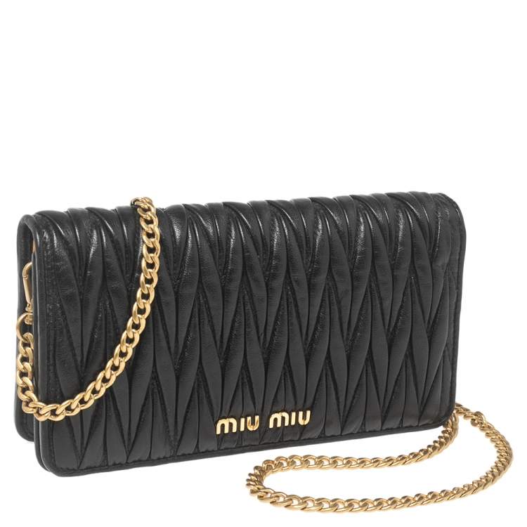 Pre Owned Miu Miu Black Matelassé Leather Chain Clutch