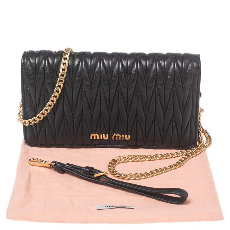 Pre Owned Miu Miu Black Matelassé Leather Chain Clutch