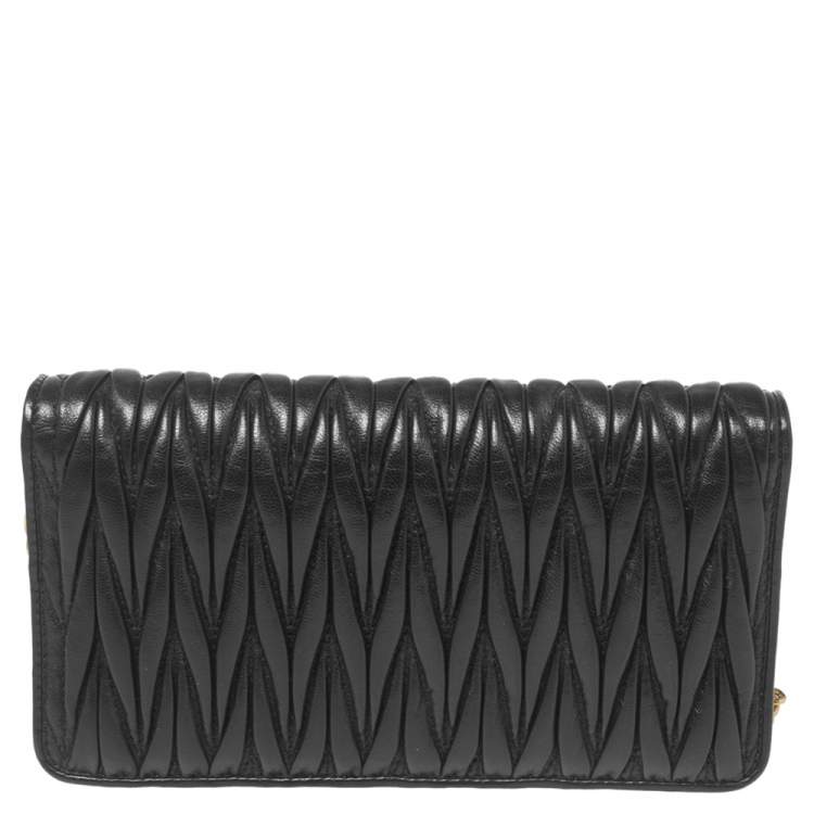 Pre Owned Miu Miu Black Matelassé Leather Chain Clutch