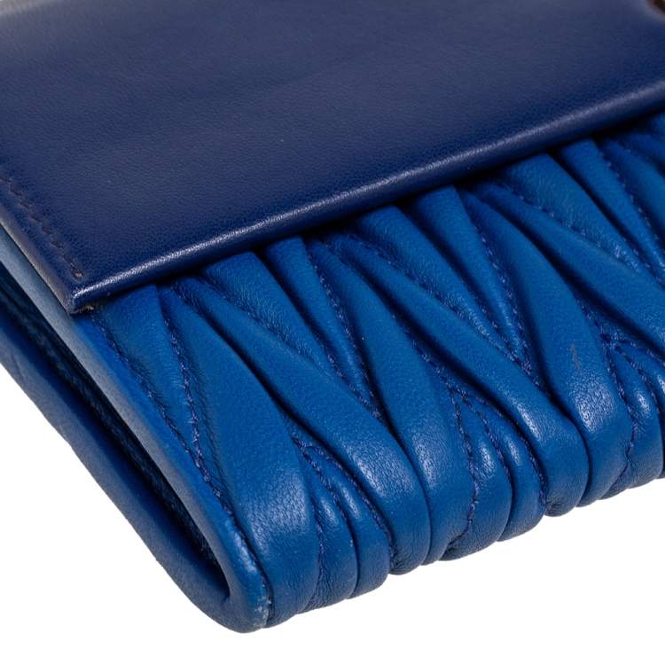 Pre Owned Miu Miu Two Tone Blue Matelassé Leather Chain Clutch