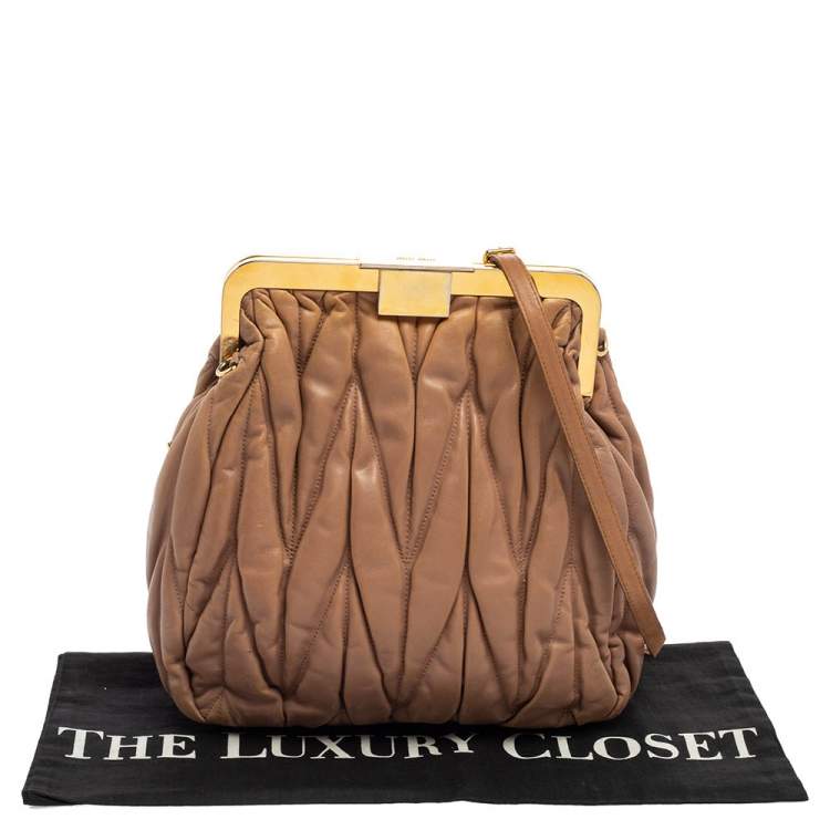 Pre Owned Miu Miu Beige Leather Matelassé Clasp Clutch