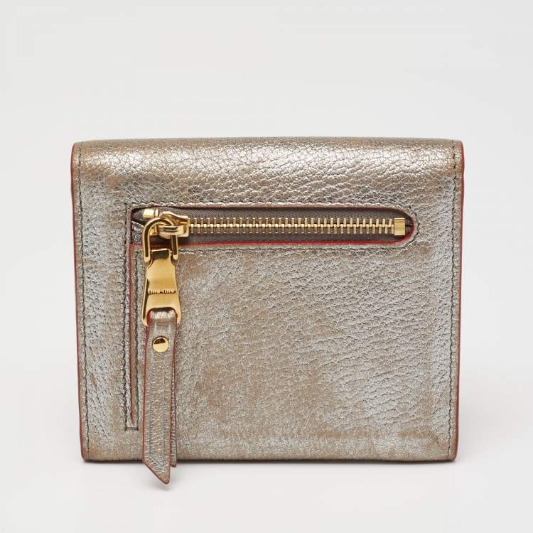 Pre Owned Miu Miu Silver Madras Leather Heart Compact Wallet