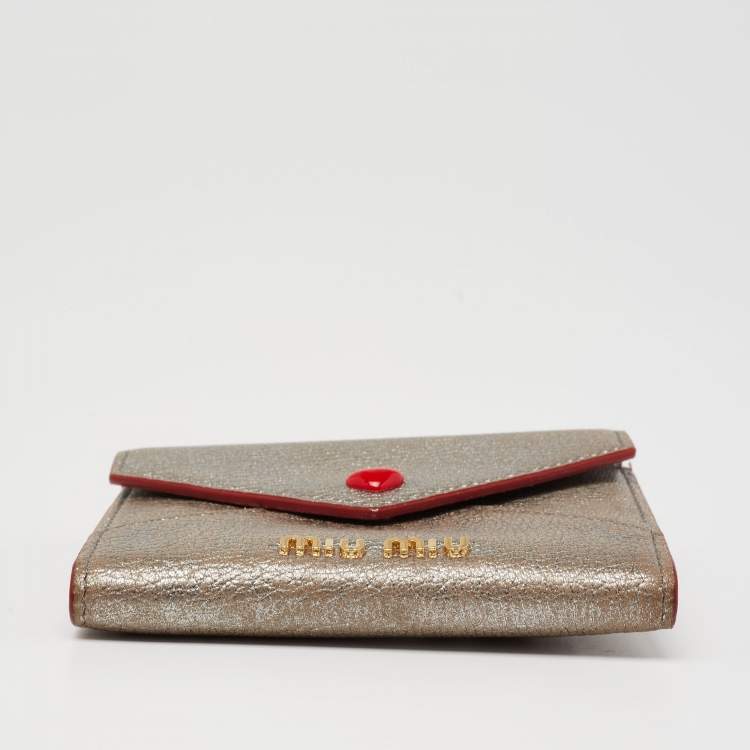 Pre Owned Miu Miu Silver Madras Leather Heart Compact Wallet